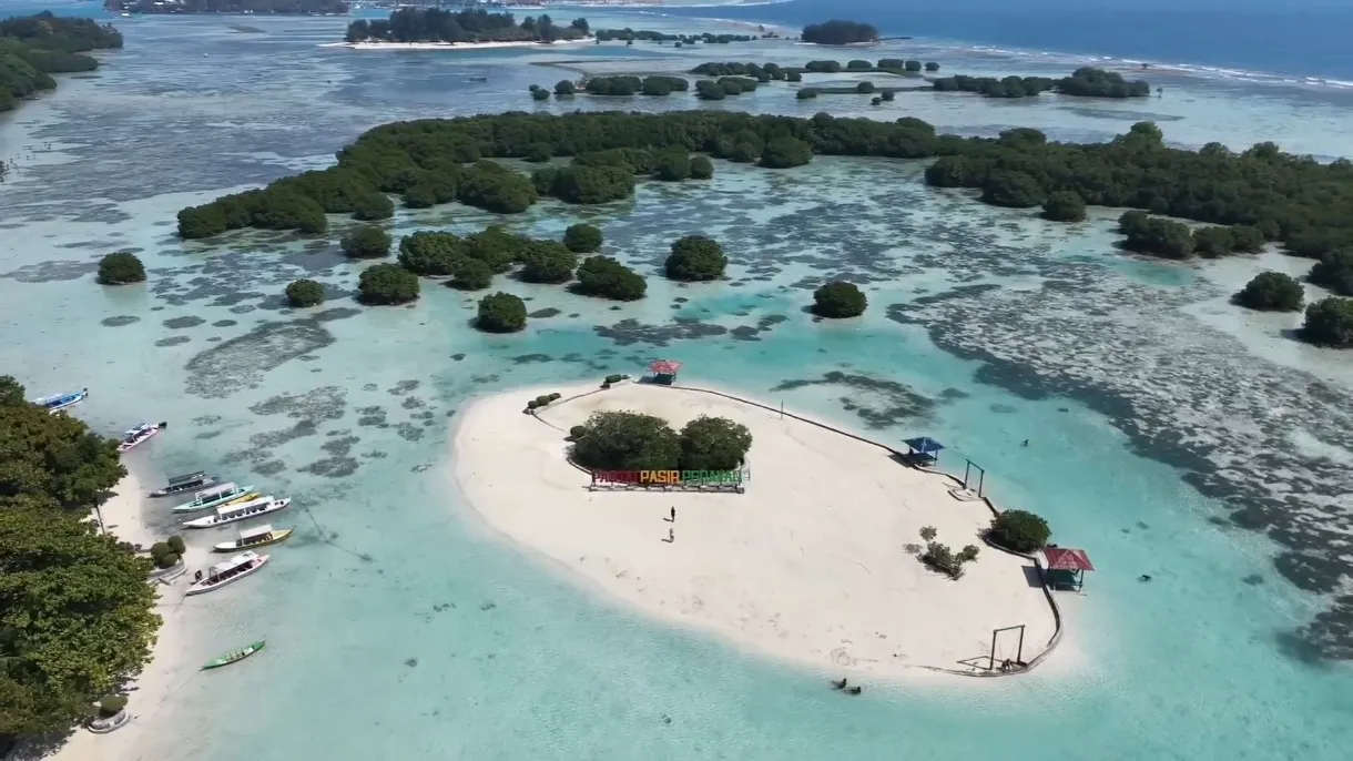 Pantai Perawan, Pulau Pari, Kepulauan Seribu
